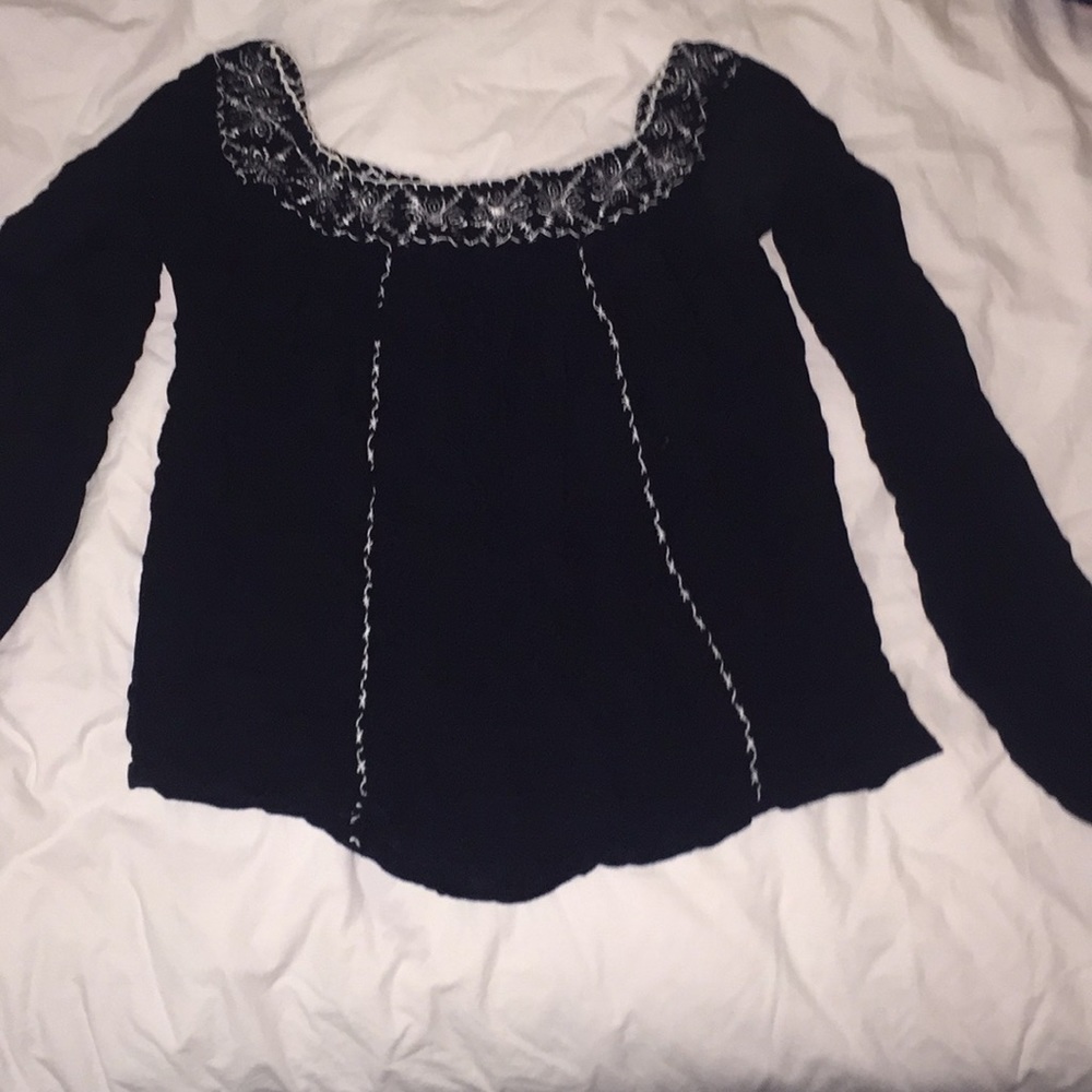 Black embroidered blouse 👀